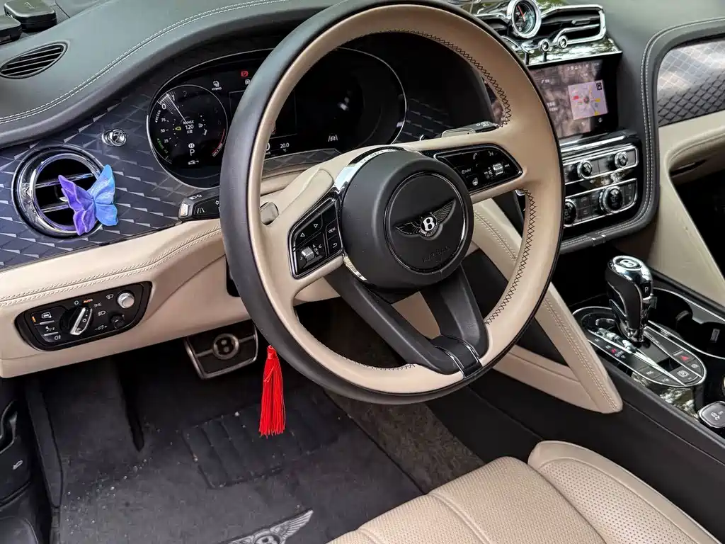 Bentley Bentayga PHEV — миниатюра 7