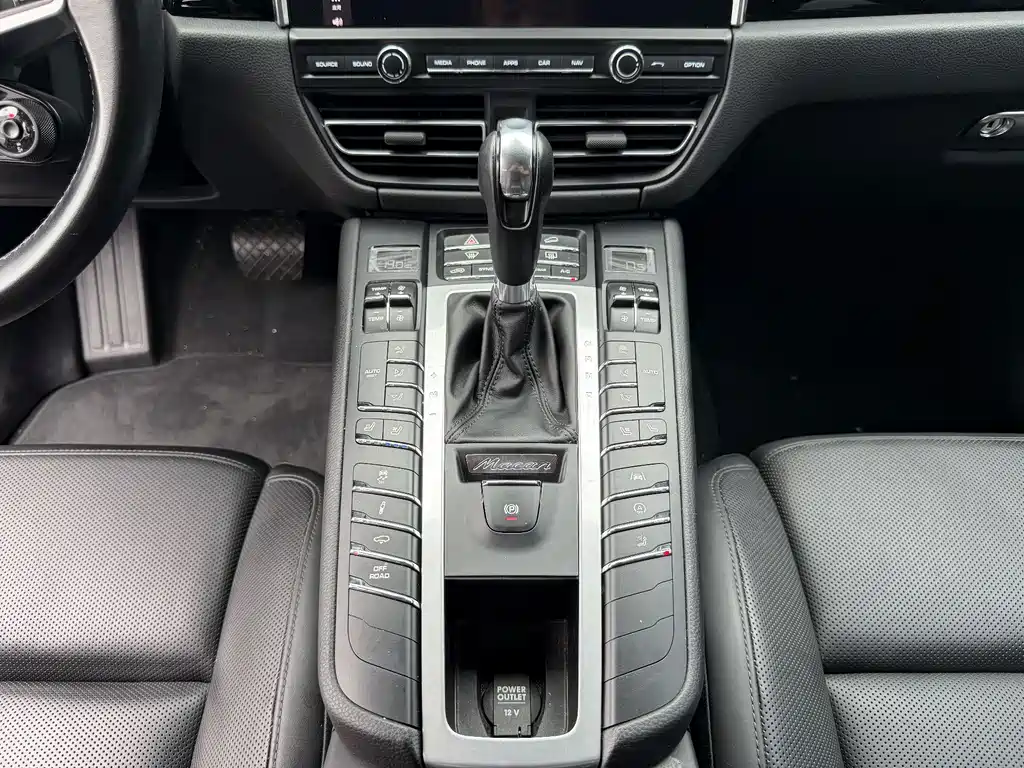 Porsche Macan — миниатюра 16