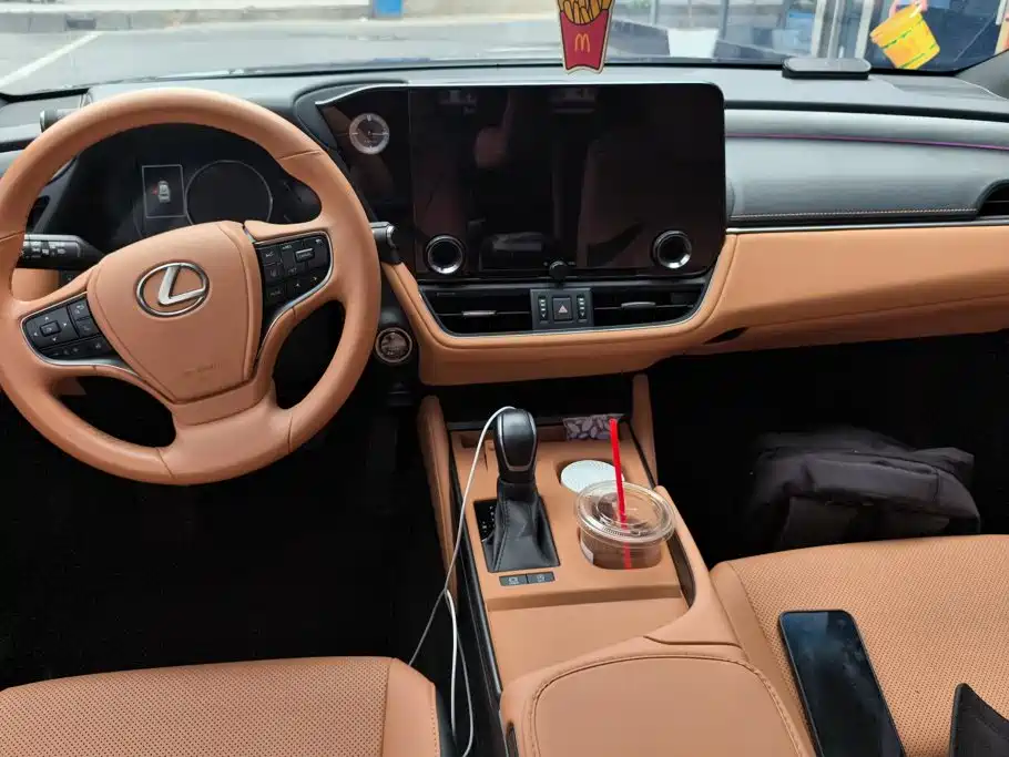 Lexus ES — миниатюра 12