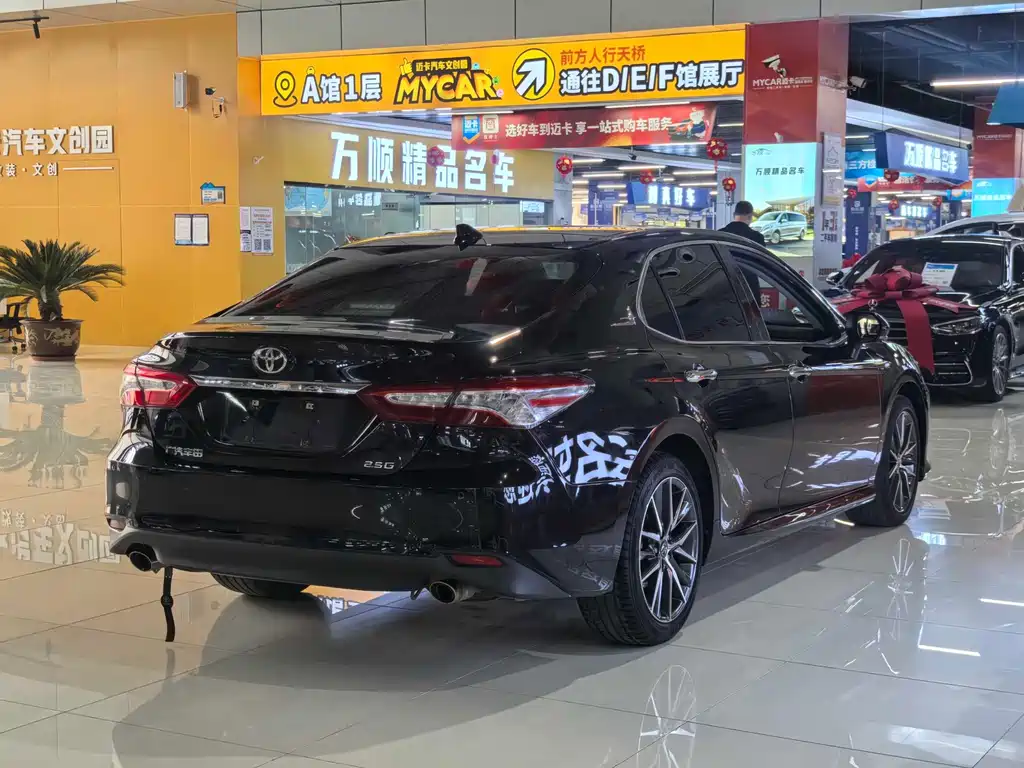 Toyota Camry — миниатюра 18