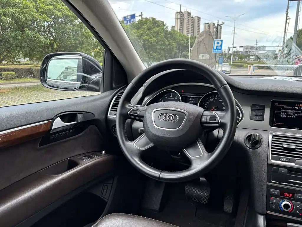 Audi Q7 — миниатюра 12