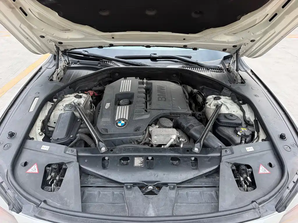 BMW 7 Series — миниатюра 13