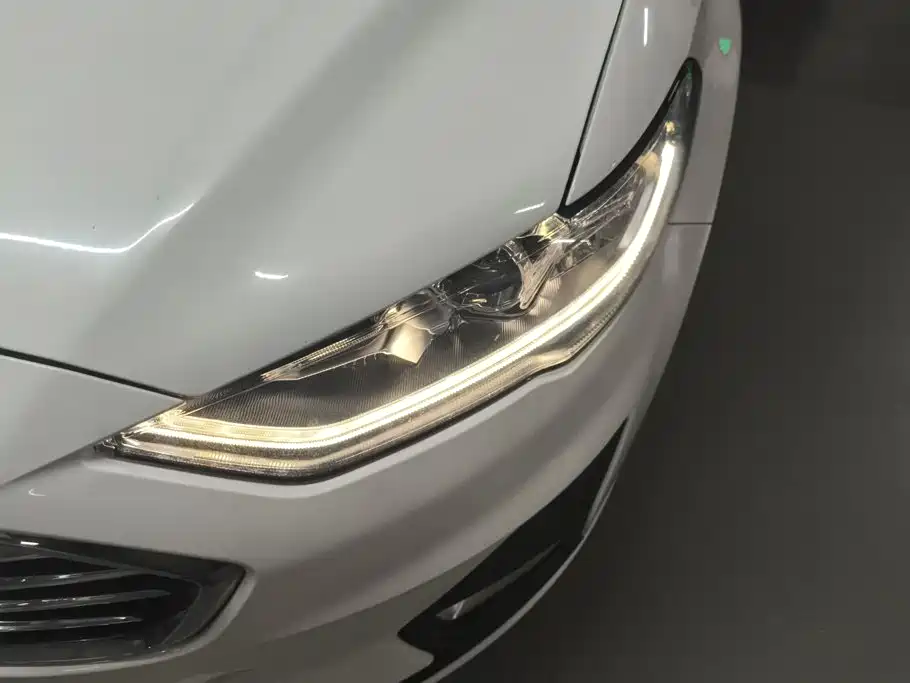 Ford Mondeo — миниатюра 5