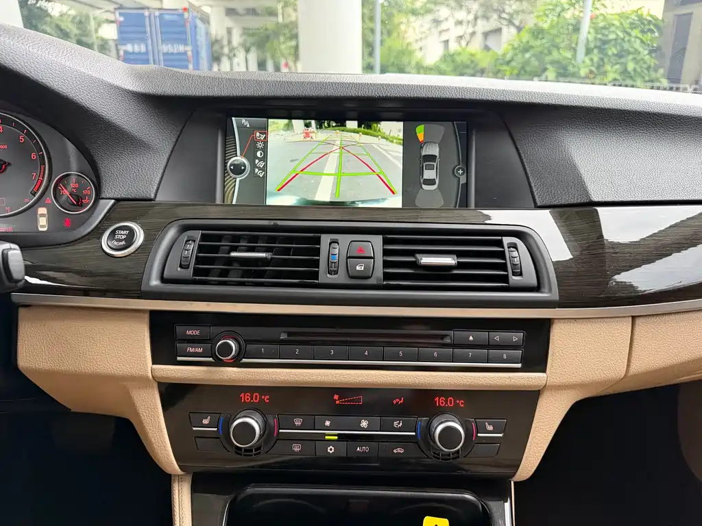 BMW 5 Series — миниатюра 9