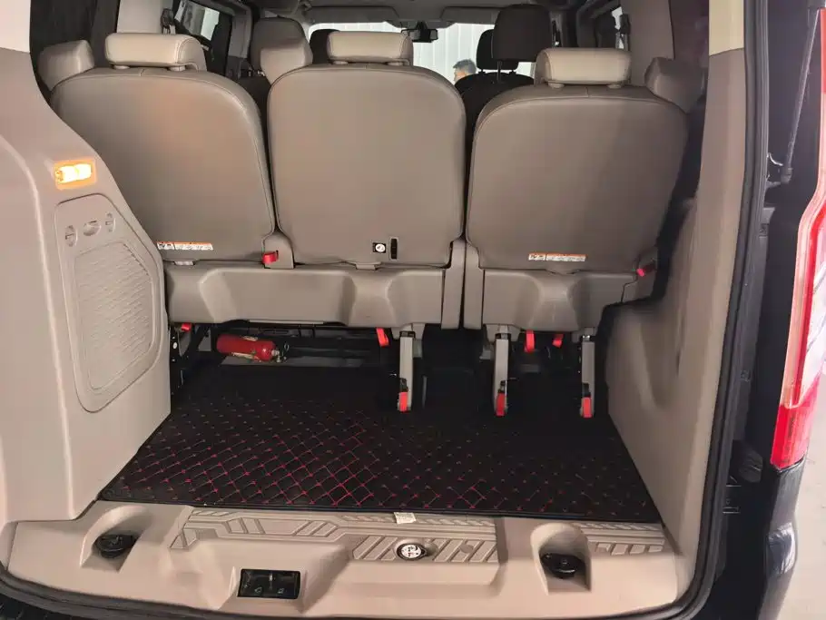 Ford Tourneo — миниатюра 4