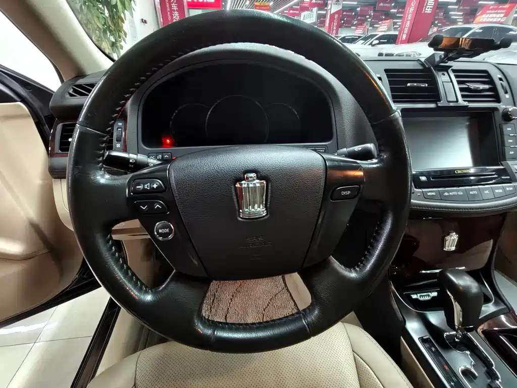 Toyota Crown — миниатюра 20
