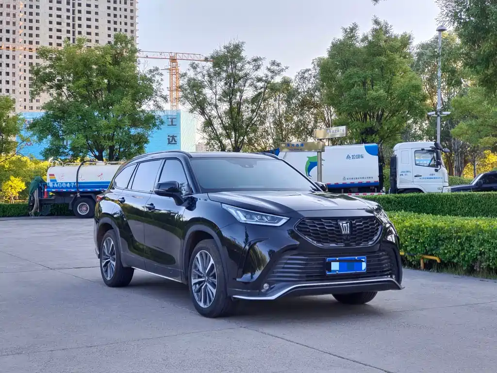 Toyota Crown Kluger — миниатюра 3