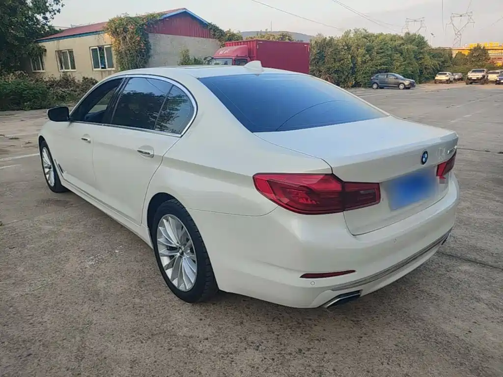 BMW 5 Series — миниатюра 5
