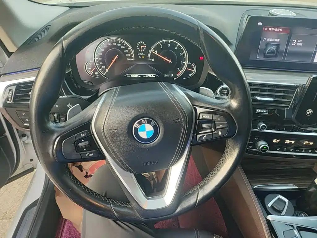 BMW 5 Series — миниатюра 11