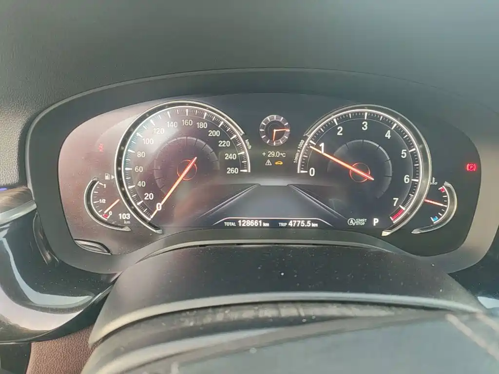 BMW 5 Series — миниатюра 12