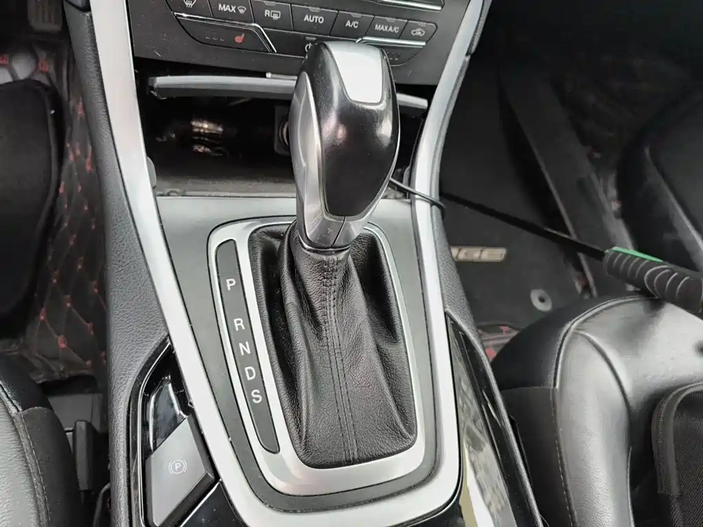 Ford Edge — миниатюра 10