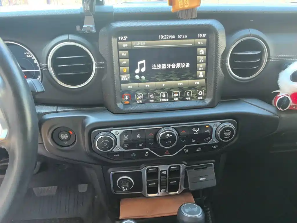 Jeep Wrangler PHEV — миниатюра 14