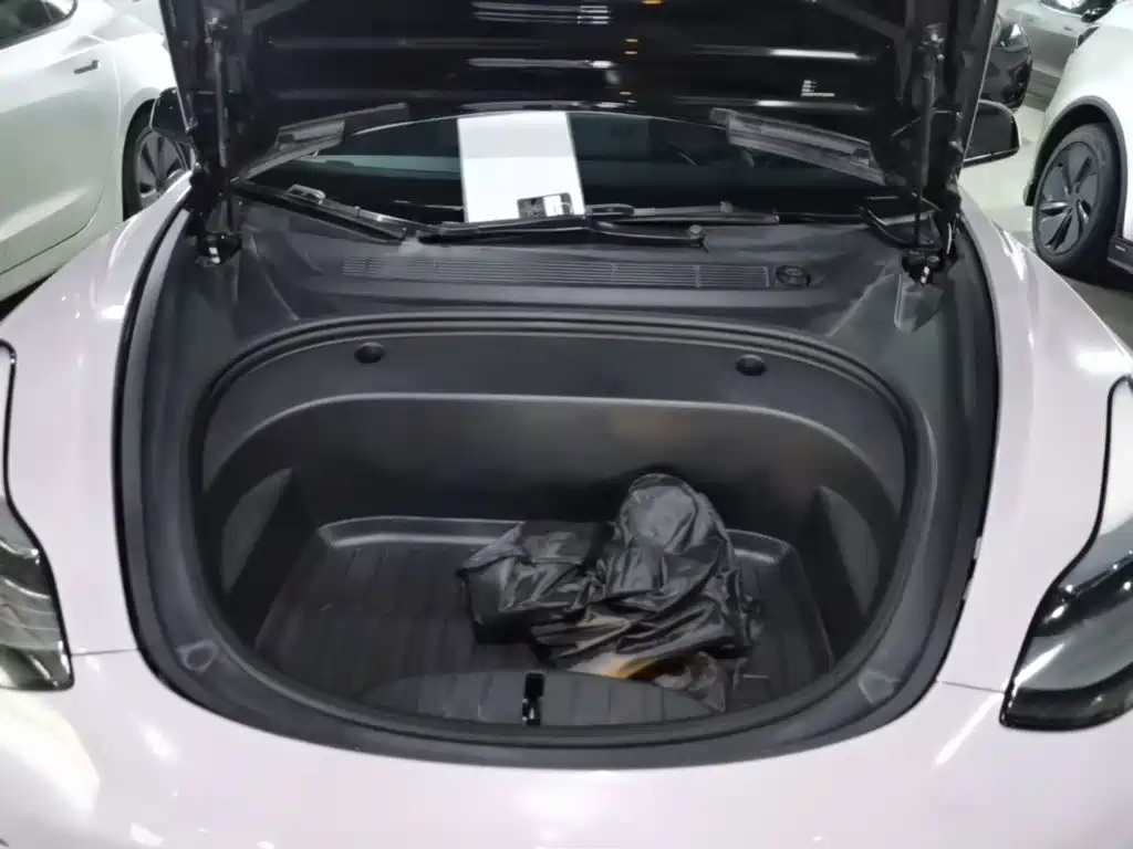 Tesla Model 3 — миниатюра 20