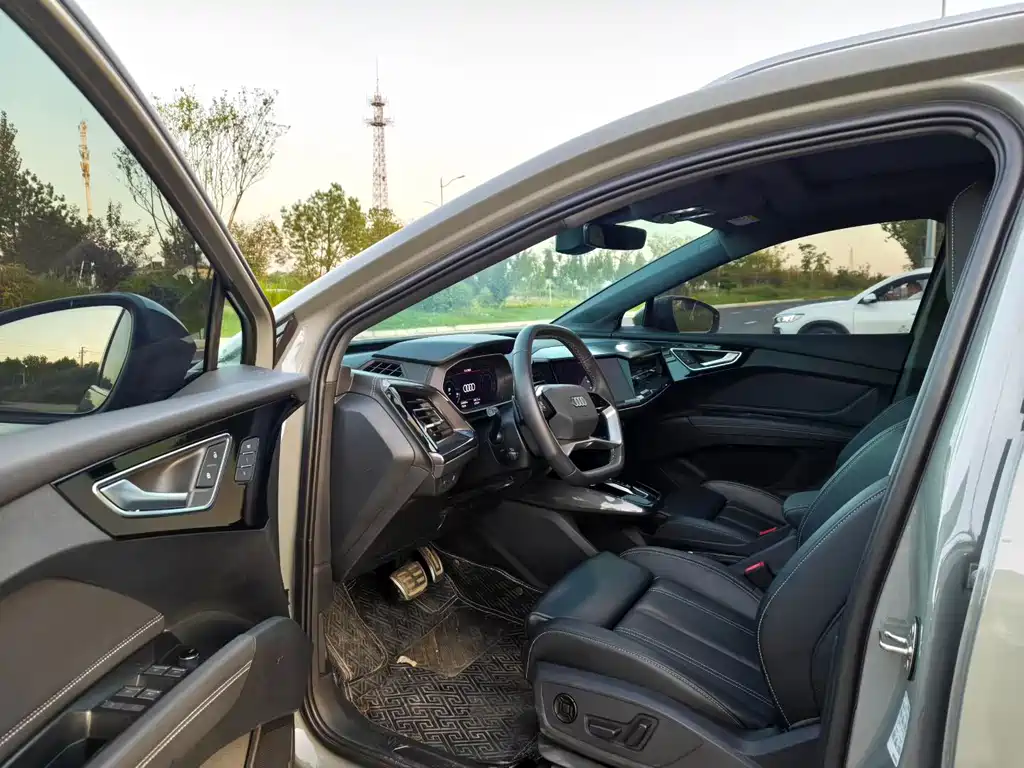 Audi Q4 e-tron — миниатюра 4