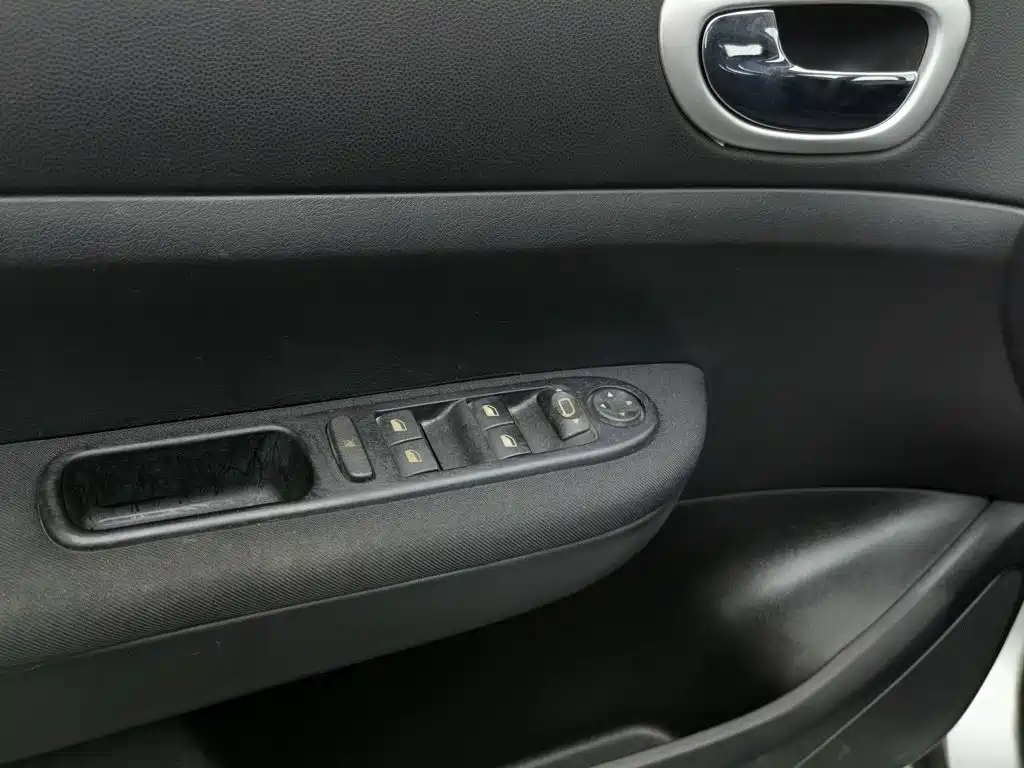 Peugeot 307 — миниатюра 9