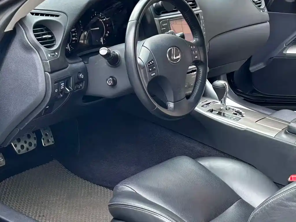 Lexus IS — миниатюра 13