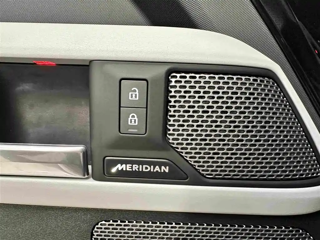 Land Rover Defender — миниатюра 20