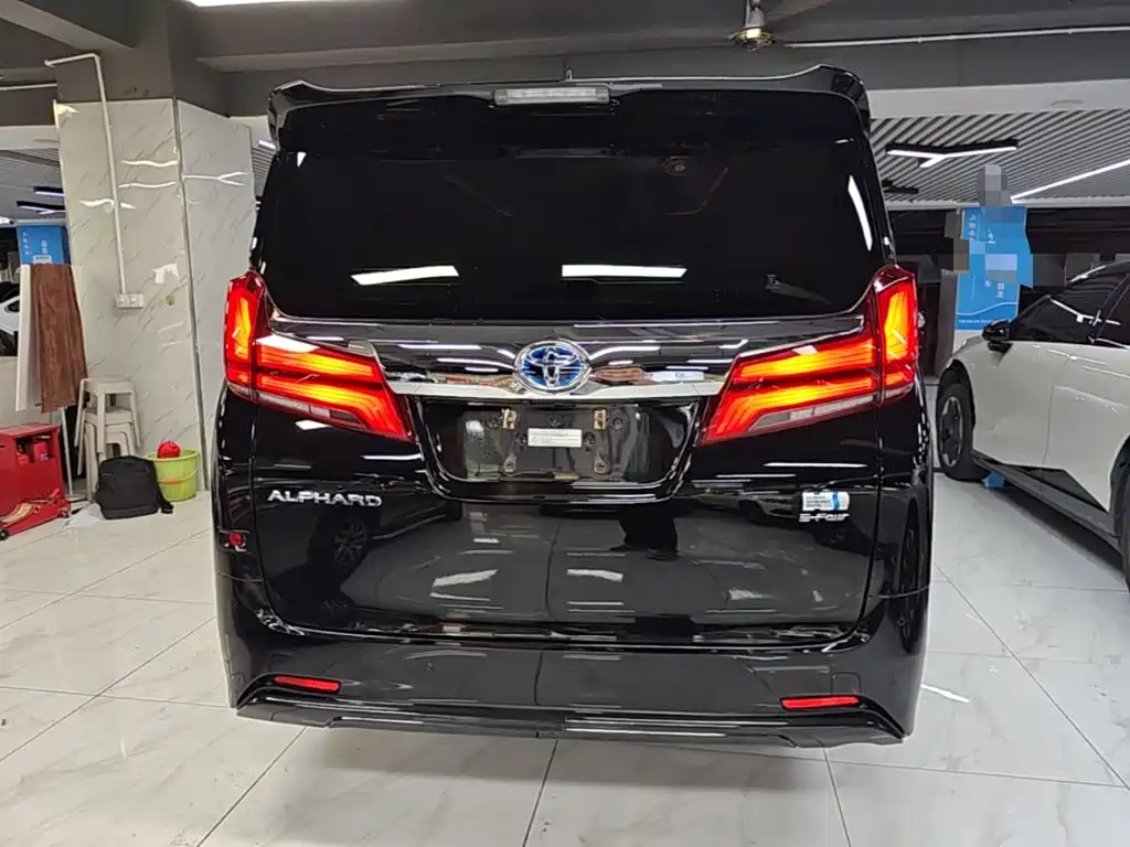 Toyota Alphard — миниатюра 6