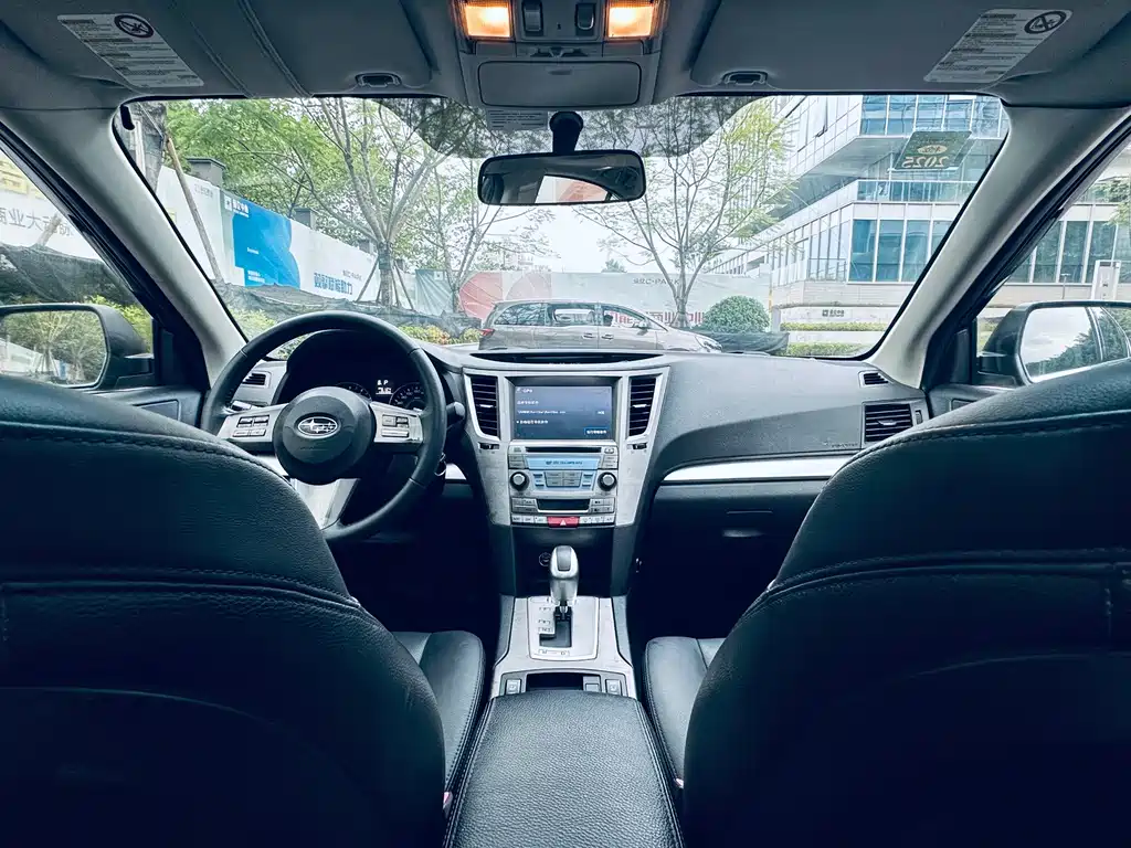 Subaru Legacy 2.0i Luxury Navigation Edition, фото 10