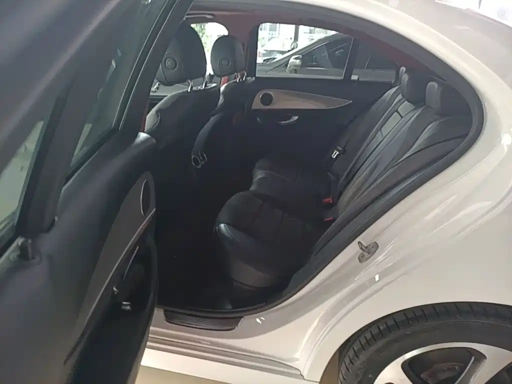 Mercedes-Benz E-Class — миниатюра 17