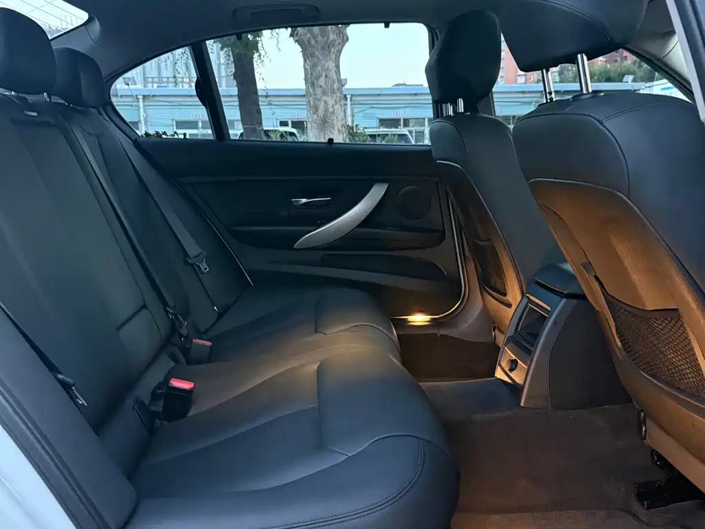 BMW 3 Series — миниатюра 17