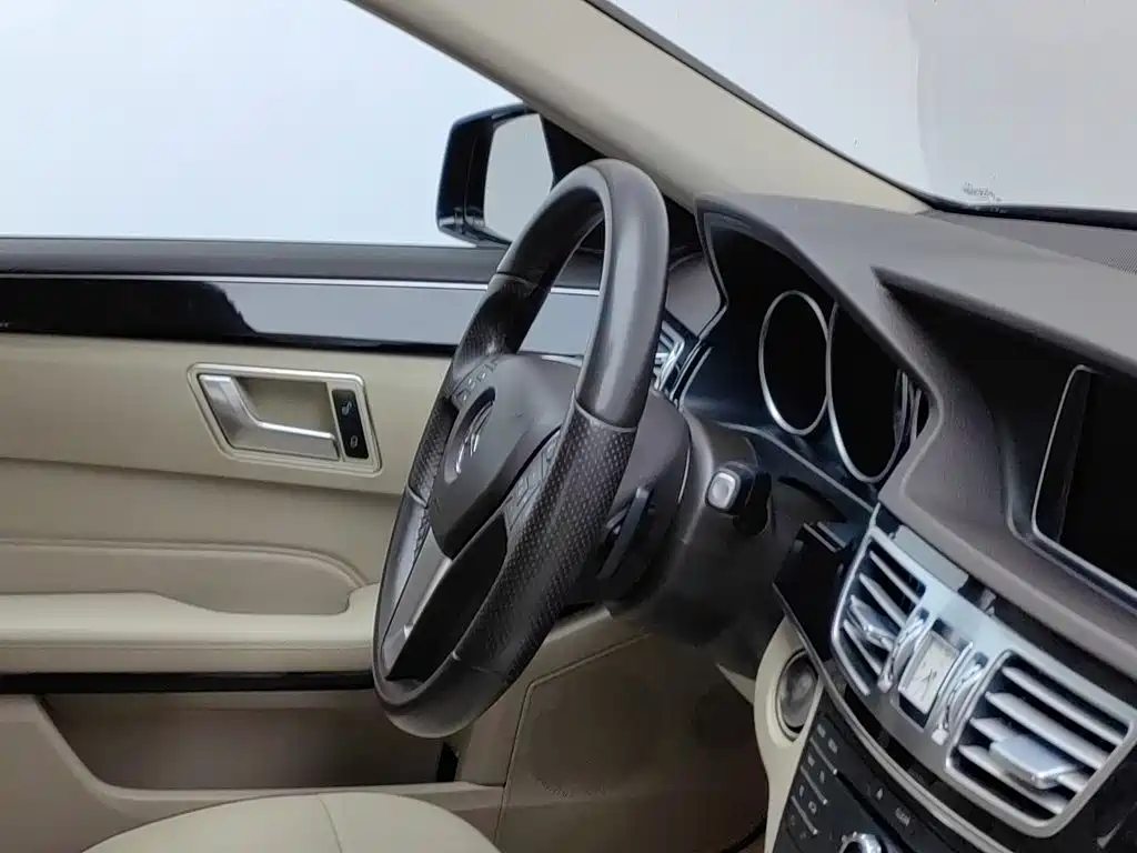 Mercedes-Benz E-Class — миниатюра 22