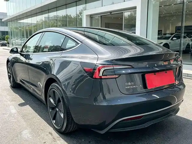 Tesla Model 3 — миниатюра 9