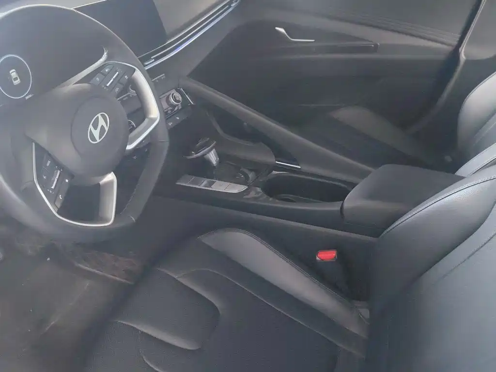 Hyundai Elantra — миниатюра 4