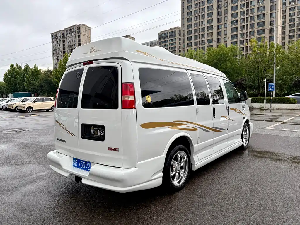 GMC Savana — миниатюра 6