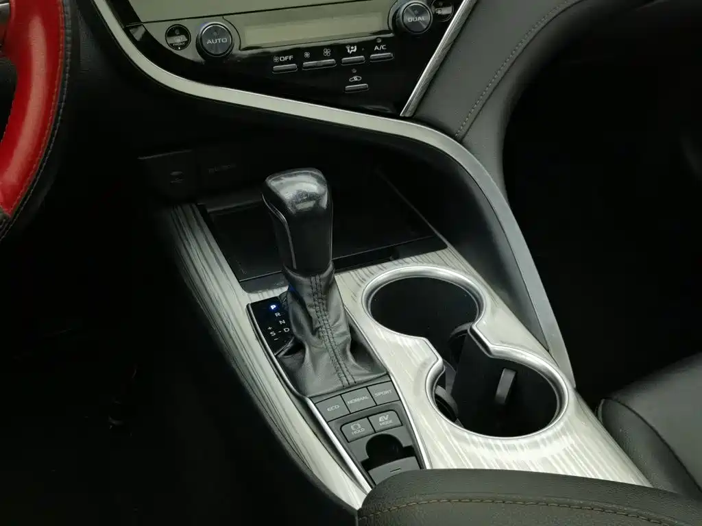 Toyota Camry — миниатюра 13