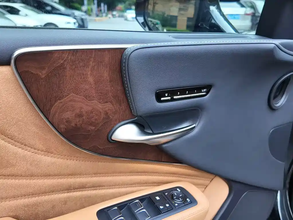 Lexus LS 2021 500h