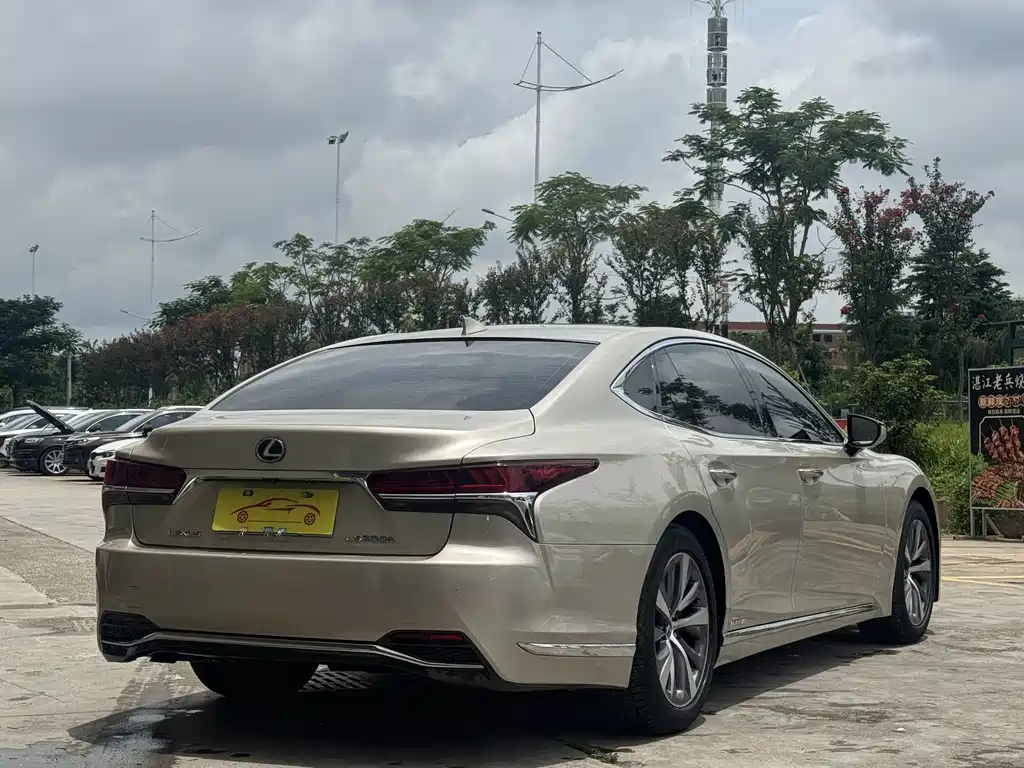 Lexus LS — миниатюра 3