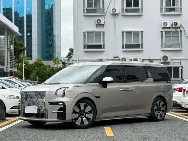 2023 Zeekr 009