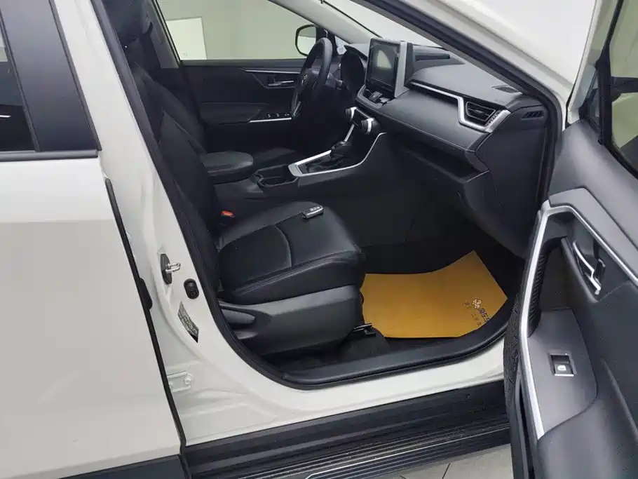 Toyota RAV4 — миниатюра 8
