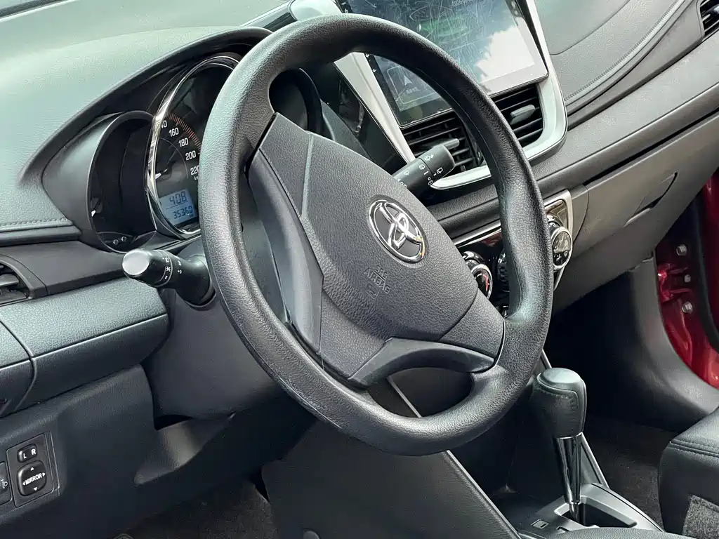 Toyota Yaris L — миниатюра 8