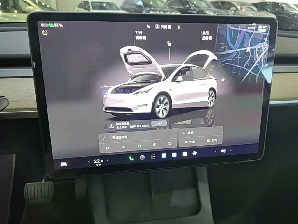 Tesla Model Y — миниатюра 18
