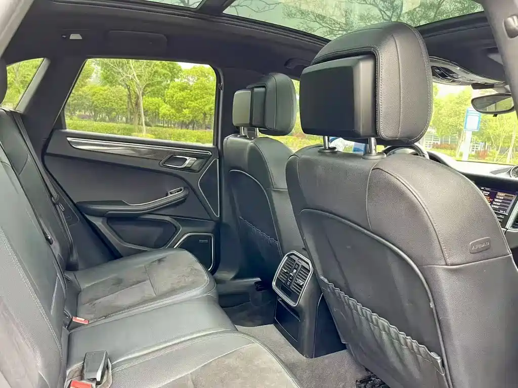 Porsche Macan — миниатюра 6