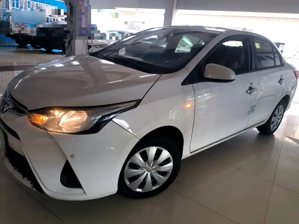 Toyota Yaris L — миниатюра 2