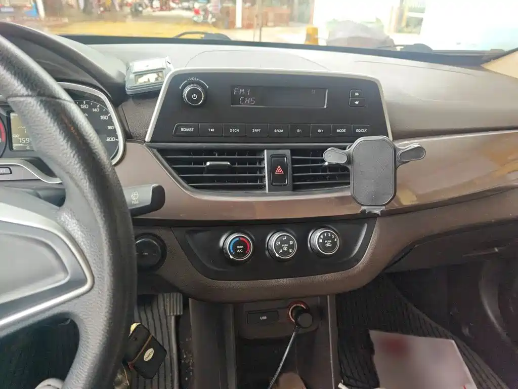 Baojun 310W — миниатюра 6