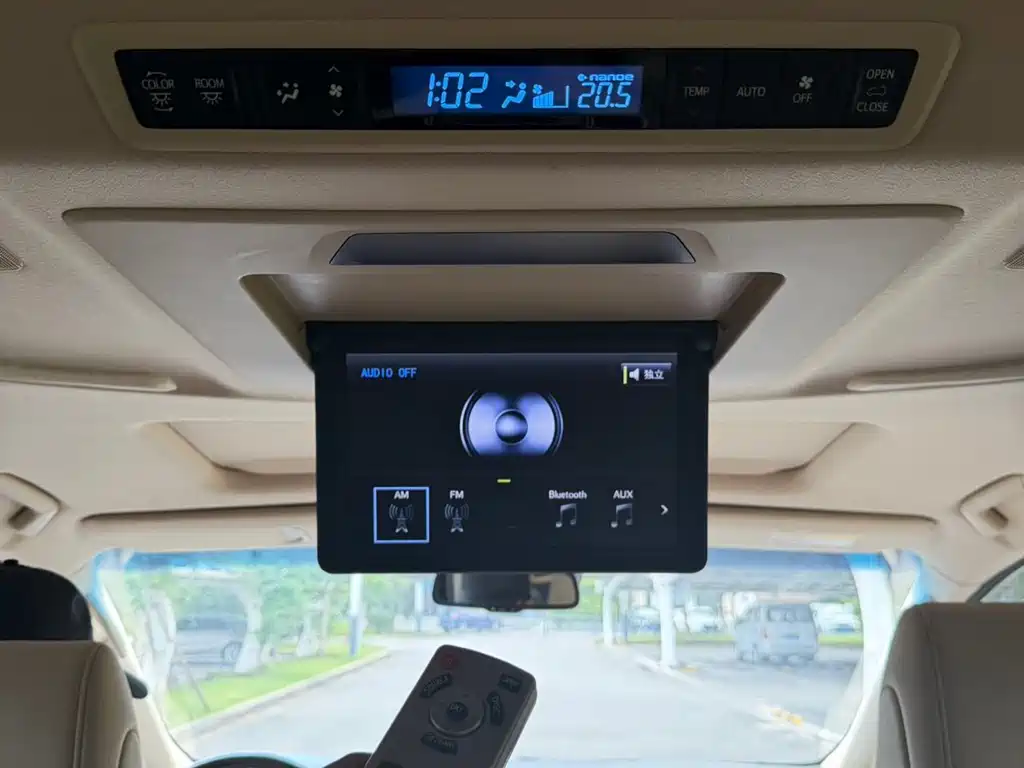 Toyota Alphard — миниатюра 20