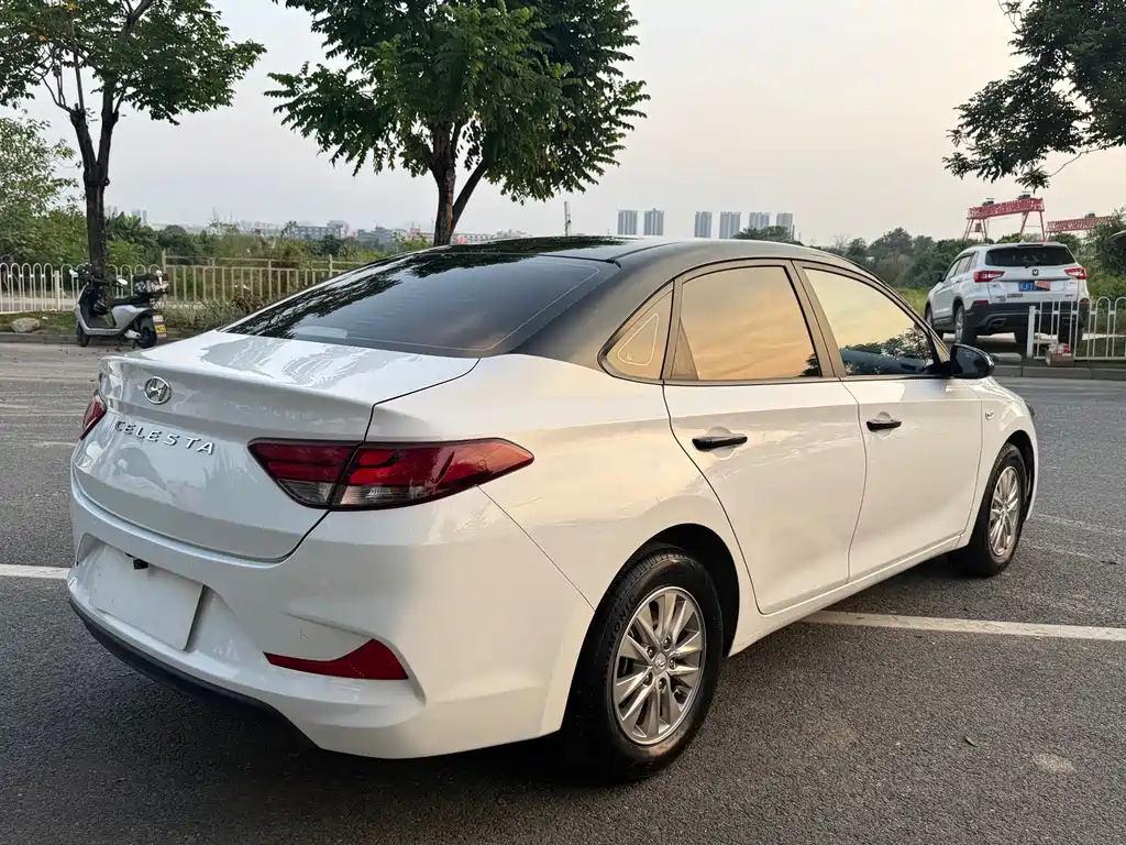 Hyundai Elantra — миниатюра 17
