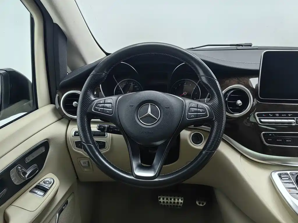 Mercedes-Benz V-Class — миниатюра 11