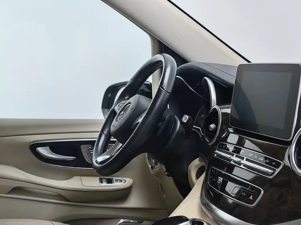 Mercedes-Benz V-Class — миниатюра 22
