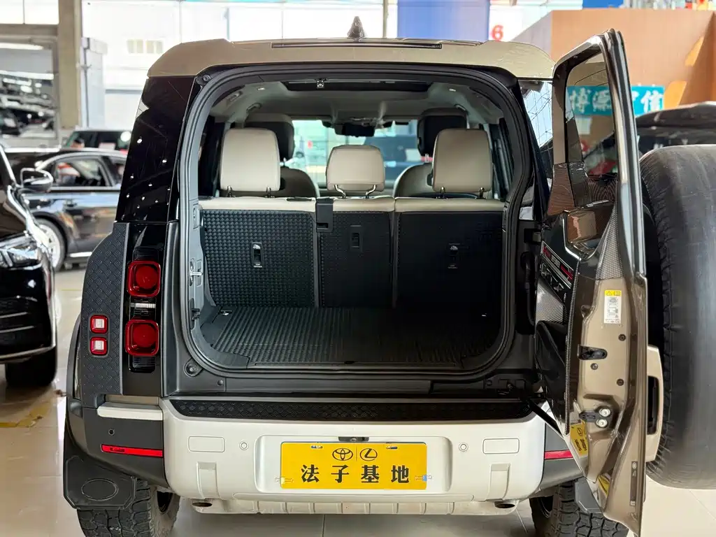 Land Rover Defender — миниатюра 21