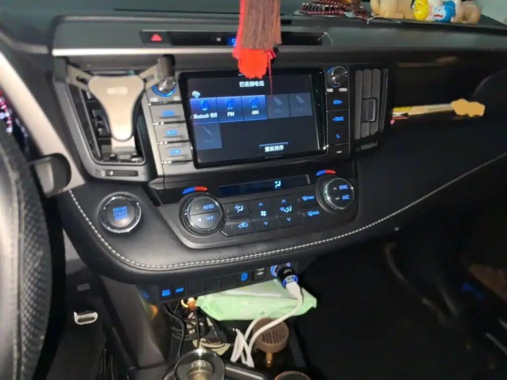 Toyota RAV4 — миниатюра 6