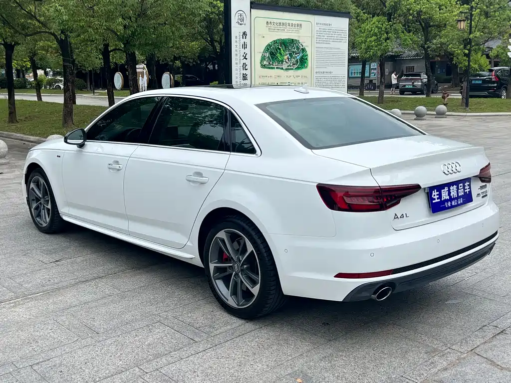 Audi A4L 2018 30 45 TFSI quattro Sport