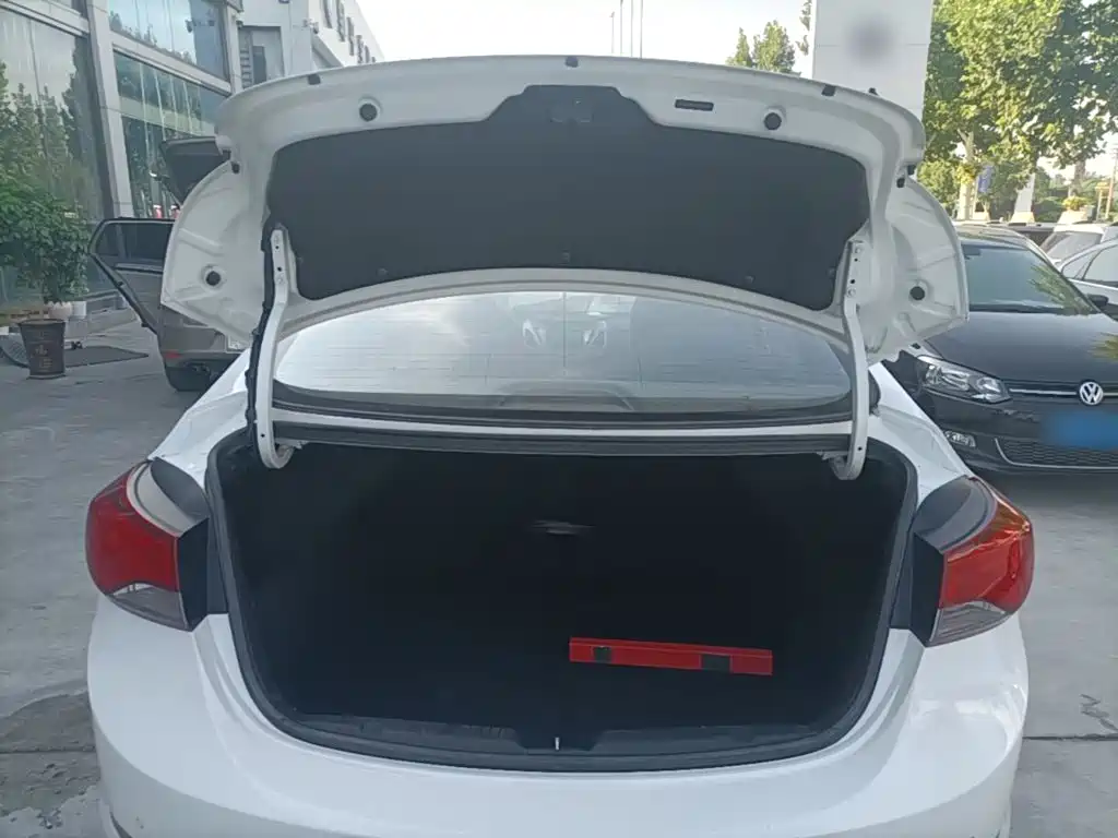 Hyundai Elantra Langdong — миниатюра 19