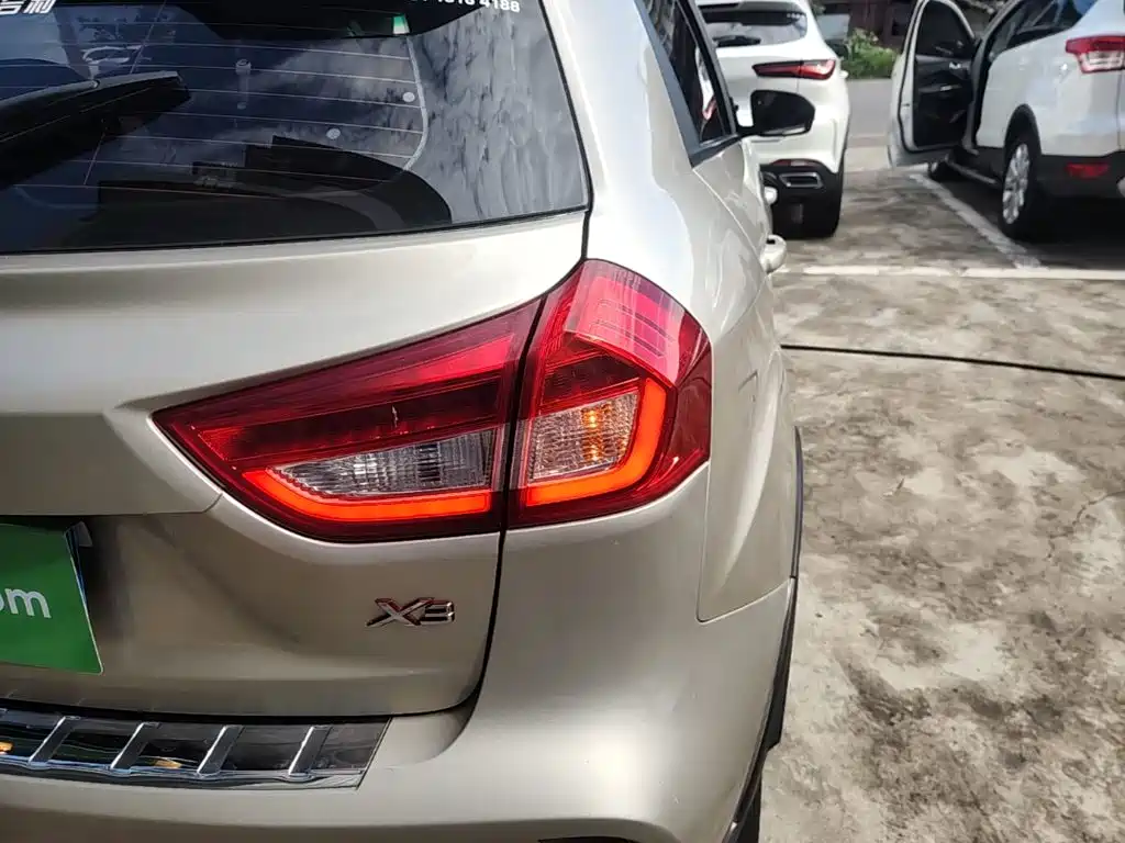 Geely Vision X3 — миниатюра 8