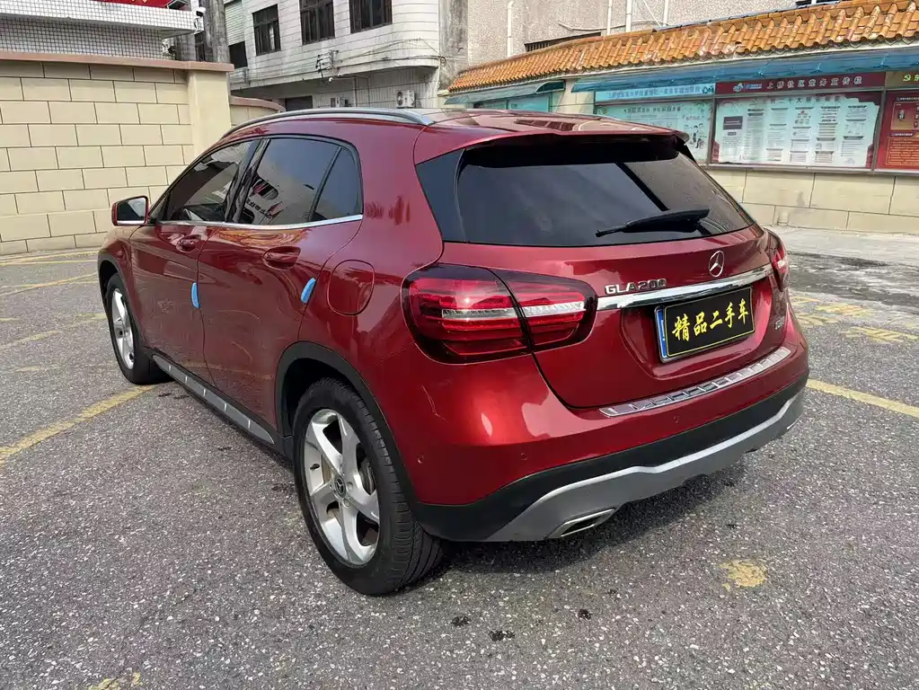 MERCEDES-BENZ GLA