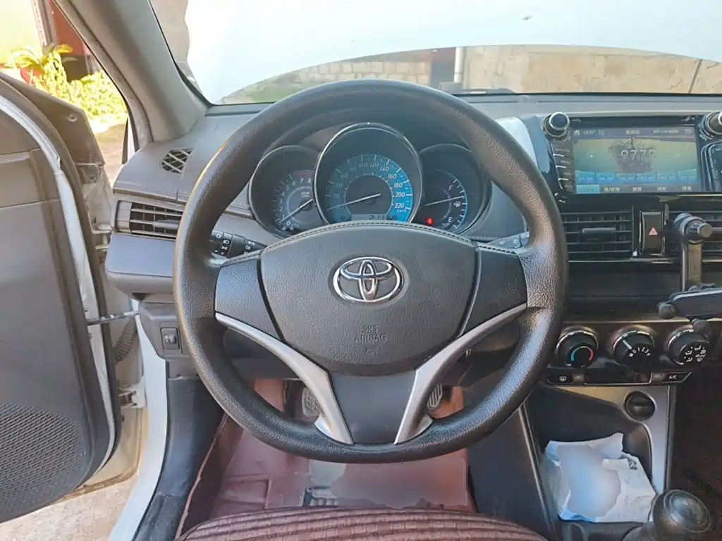 Toyota Yaris L — миниатюра 6
